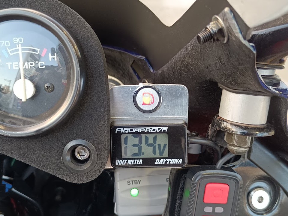 燃料センサーとリアウインカー